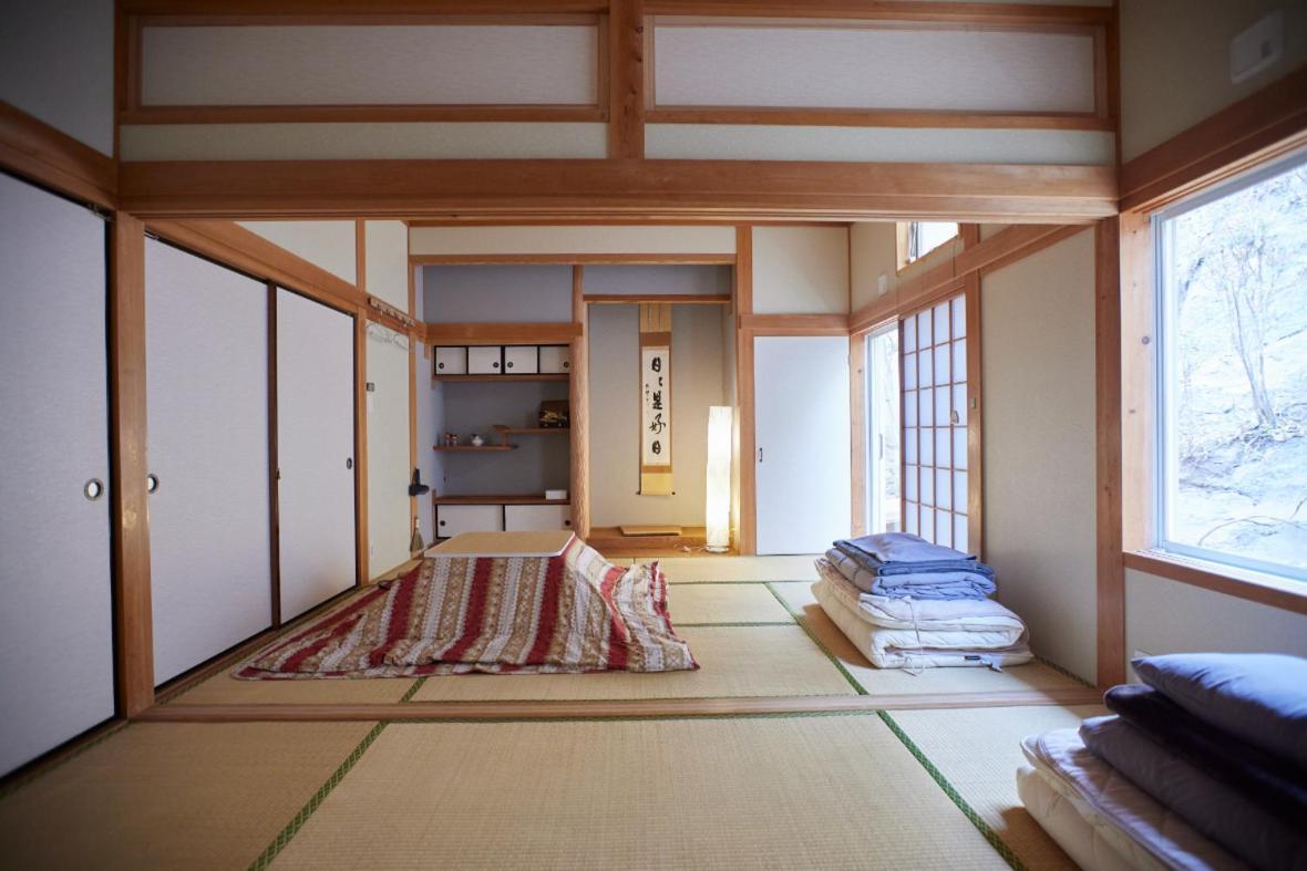 Tsushima White House Bed and Breakfast Εξωτερικό φωτογραφία